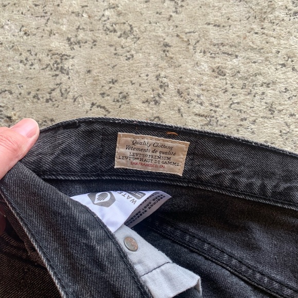 Grey Levis 501 shorts - Picture 2 of 4